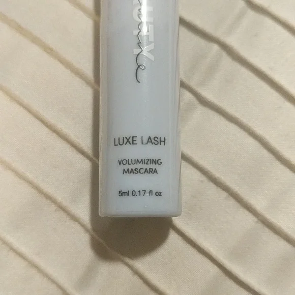 NWT Mascara - Picture 2 of 2